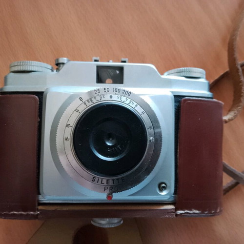 Agfa Silette Pronto used with leather case and strap