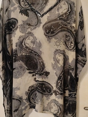 Wide transparent shirt with designs size XL like new