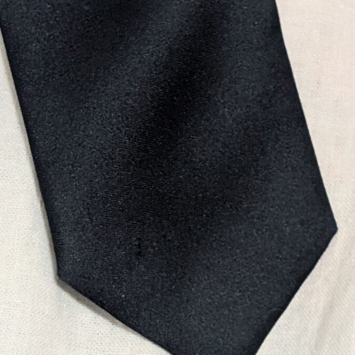Black tie like new in excellent condition