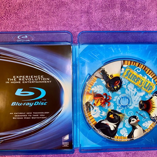 Surf’s Up Blu-Ray disc like new, dubbed with Greek subtitles