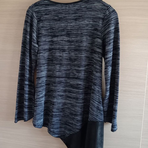 Women’s blouse like new, asymmetric with shoulder cutout, black and white