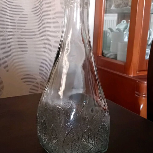 Vintage glass wine carafe like new with leaf pattern