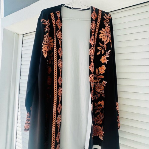 Black kimono with floral embroidery size L like new