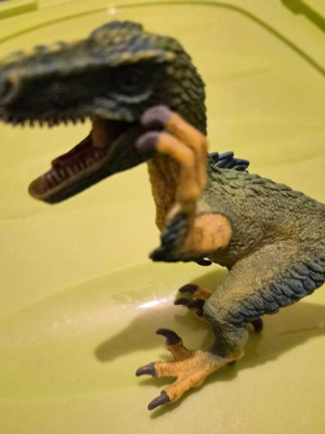 Velociraptor dinosaur figure like new