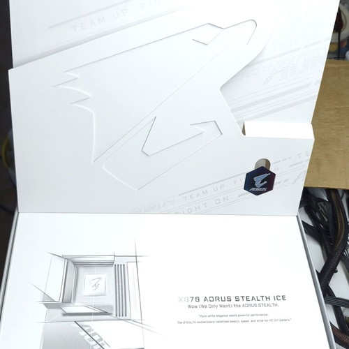 Gigabyte X870 Aorus Stealth Ice motherboard DDR5 Ryzen like new