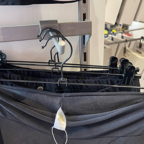 Display mannequins and metal hangers like new, 3 white mannequins, 600 black hangers