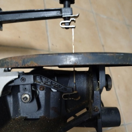 Dremel scroll saw with 10 new original blades