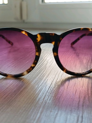 Γυαλιά ηλίου Hamptons μεταχειρισμένα με φυσιολογικά σημάδια χρήσης