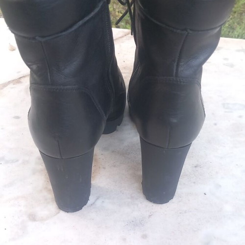 Fardoulis black leather ankle boots like new, size 39