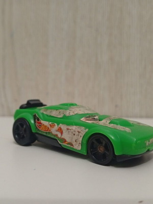 Hot Wheels Nestlé πράσινο σπορ αμαξάκι με μηχανισμό pull-back και φθαρμένα αυτοκόλλητα