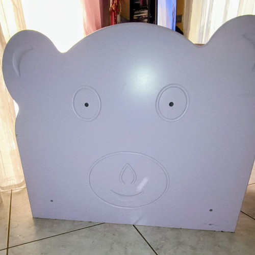 Children's dresser with 3 drawers like new, pastel colors