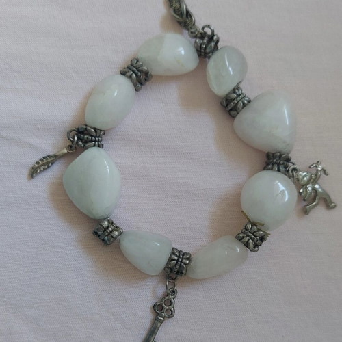 Bracelet with white stones and metal elements like new, elastic
