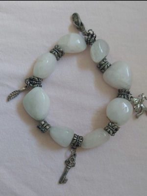 Bracelet with white stones and metal elements like new, elastic