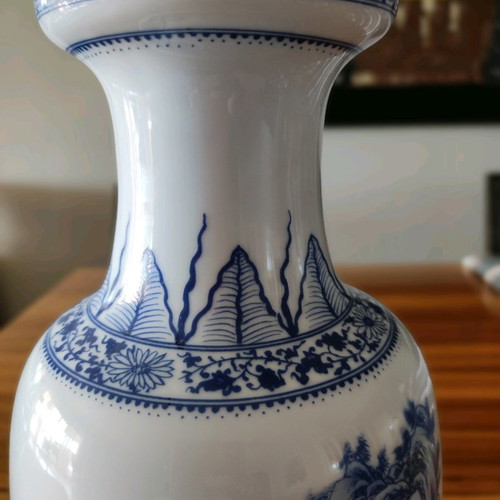 Chinese large porcelain vase hand-painted new