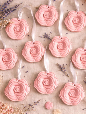 Porcelain scented hanging flowers new for closet or drawers