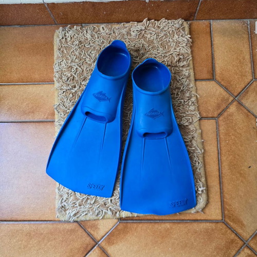 Florida children's swim fins size 26-28, lightly used