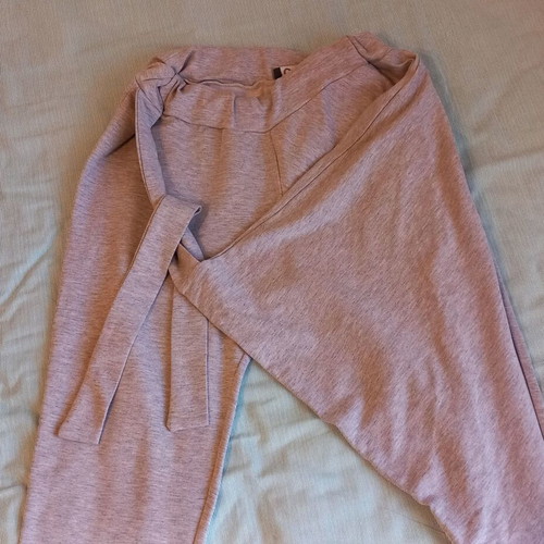 Pants with unique front tie like new, size small-medium, gray