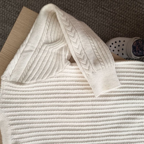 Pullover size S-M new with tag, off-white color