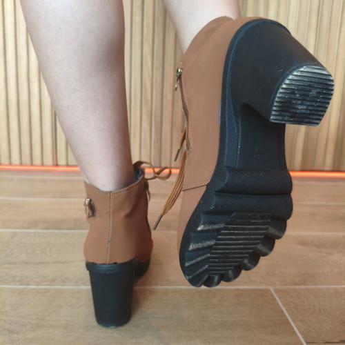 Brown ankle boots like new, size 39