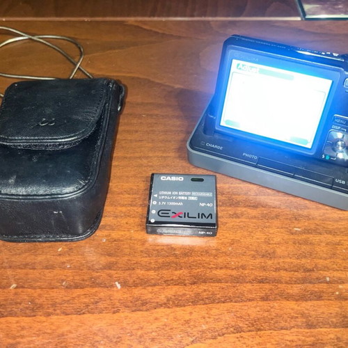 Casio Exilim digital camera 6M pixels used with 2 batteries and leather case