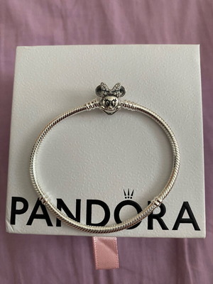 Pandora x Disney Minnie Mouse гривна в отлично състояние с подарък чар