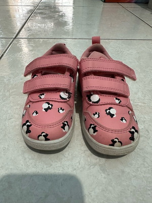 Αθλητικά Adidas με την Minnie για κοριτσάκι, σαν καινούργια, νούμερο 23 μισό, ροζ