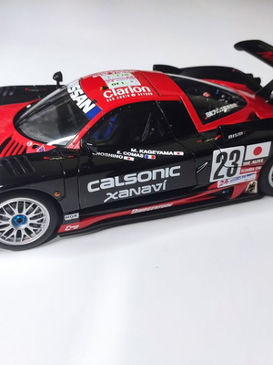 Autoart Signature 1997 Nissan R390 GT1 #23 Le Mans 1:18 model like new