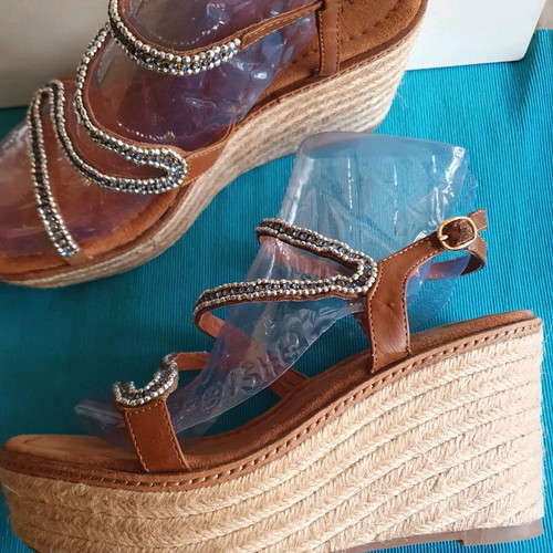 Alma En Pena women's sandals used, brown with blue crystals, size 39