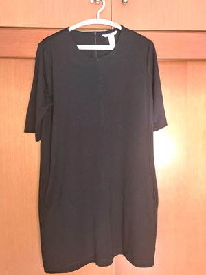 Black H&M dress used, short with elbow-length sleeves, size Large