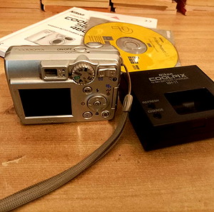 Φωτογραφική nikon λείπουν οι μπαταρίες