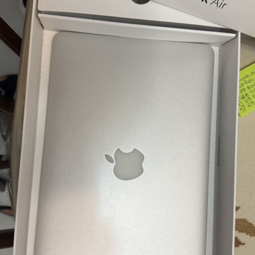 Apple MacBook Air 2013 laptop used, needs service and format