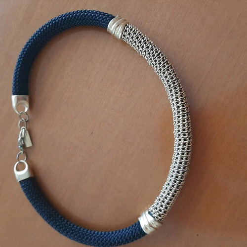 Necklace with gold-colored clasp new