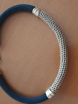 Necklace with gold-colored clasp new