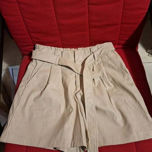 Pink Woman leather bermuda beige, like new, size L