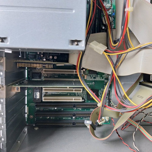 Retro Windows 98 computer used with IDE disk and RAID support