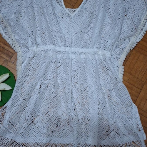 Honey White Kaftan Size 2 like new with Jacquard Mesh Pattern