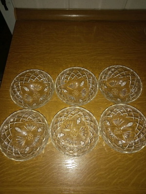 Set of 6 crystal bowls like new