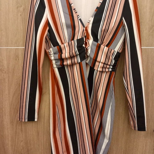Dresses like new, size small