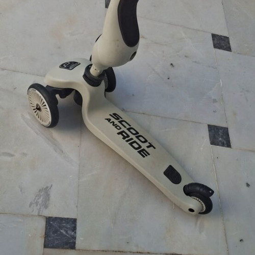 Children's scooter used, adjustable height with 3 levels