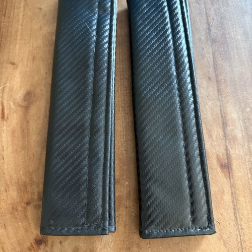 Fiat 500 carbon seat belt cushions