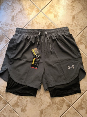 Under Armour Heatgear 2 in 1 Compression Shorts new, size XL