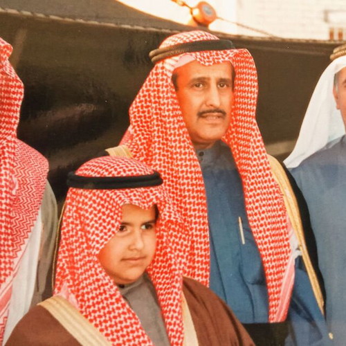 Photo of a well-known Arab family like new