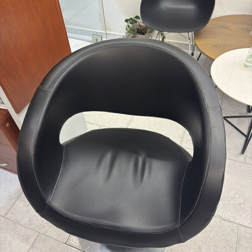 Leather salon chairs used, set of two