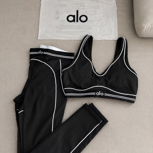 Alo Yoga Airbrush Heart Throb Set Medium black and white new