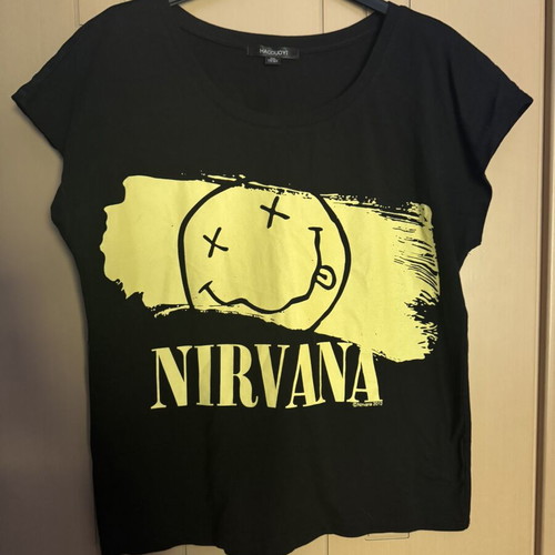 Nirvana black t-shirt with yellow design, like new, size L