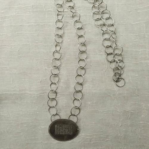 Necklace silver like new, long with clip