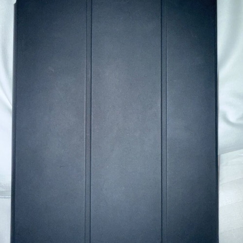 Ipad 6th generation like new with Apple Pencil and Apple case