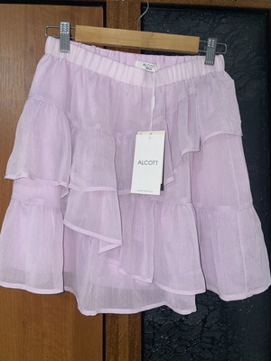 Alcott pink skirt new with tag, size M