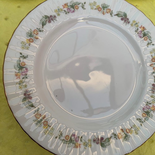 Royal Kent 32-Piece Dinner and Tea Set like new