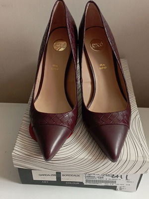 Exe Pumps Size 40 Bordeaux Color New